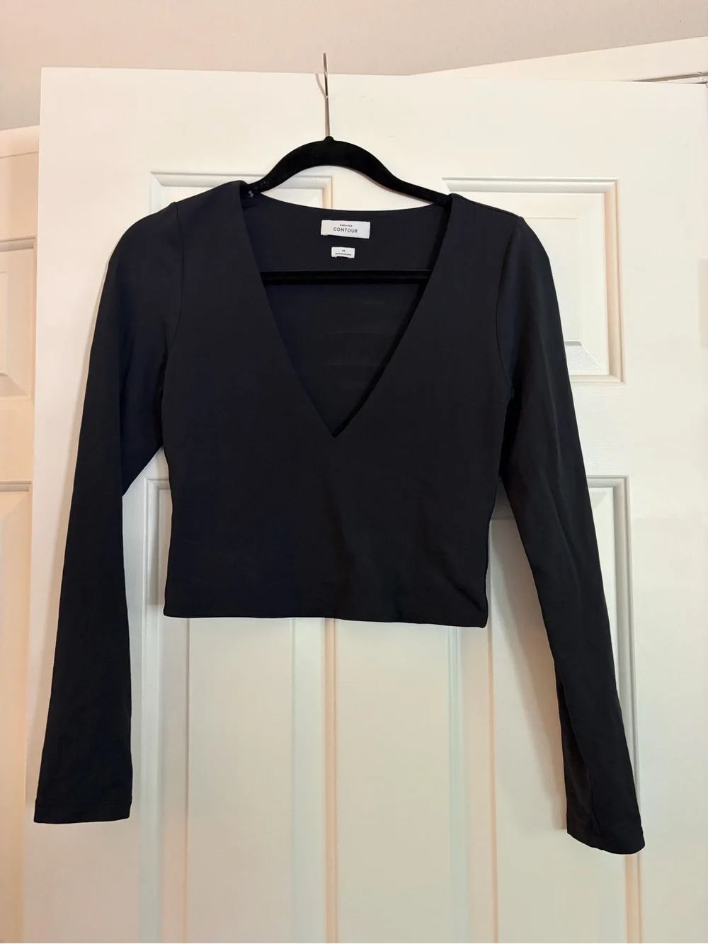 Babaton Black V-Neck Long Sleeve Cropped Top - Picture 1 of 2